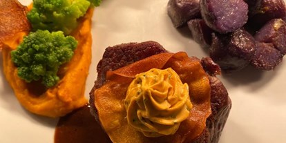 Essen-gehen - Nordrhein-Westfalen - Berderhof's Rinderfilet, Romanesco, Karottenpü & lila Kartoffeln - Restaurant Landwirtschaft