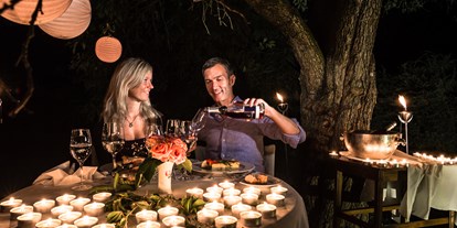 Essen-gehen - rollstuhlgerecht - Steiermark - Romantisches Abendessen auf der Terrasse im Kerzenschein - Brücklwirt