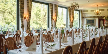 Essen-gehen - Preisniveau: € - Steiermark - Gartensaal mit Blick ins Grüne - Brücklwirt