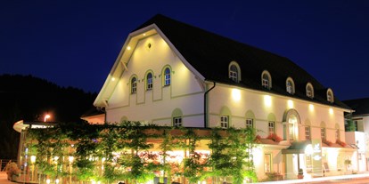 Essen-gehen - grüner Gastgarten - Steiermark - Der Krainer in Langenwang, ein familiär geführter, ganz auf nachhaltigen Genuss fokussierter Betrieb mit elegantem Restaurant, Café und Hotel. - Hotel Restaurant Café Krainer