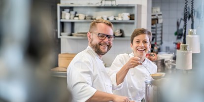 Essen-gehen - Ambiente: leger - Steiermark - Astrid und Andreas Krainer sind gut vernetzt mit regionalen Produzenten, in ihrer gemeinsamen Arbeit in der Küche gehen Tradition, Verantwortung und kreative Phantasie Hand in Hand. - Hotel Restaurant Café Krainer