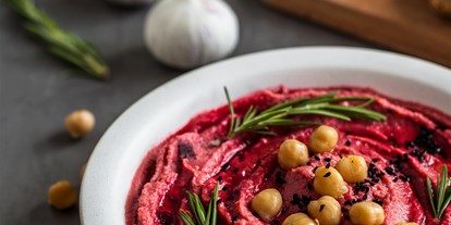 Essen-gehen - zum Mitnehmen - Österreich - Hummus mit roten Rüben  - Levantine taste