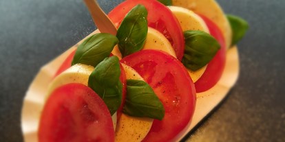 Essen-gehen - Deutschland - Tomate Mozarella mit Basilikum und Olivenoel - Steffi's Pausenbox 