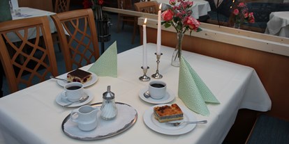 Essen-gehen - Hessen - Täglich Kaffee und hausgebackener Blechkuchen - Restaurants "Libelle" & "blaue Ente" im Waldhotel Schäferberg