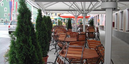 Essen-gehen - zum Mitnehmen - Österreich - Der Gastgarten mit Blick über den Tamsweger Marktplatz - Ristorante Pizzeria Toscana