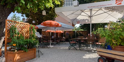 Essen-gehen - zum Mitnehmen - Österreich - Gastgarten mit Kastanienbäume - Gasthof Wastlwirt